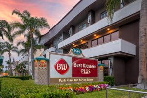 Image of exterior of Park Place Inn